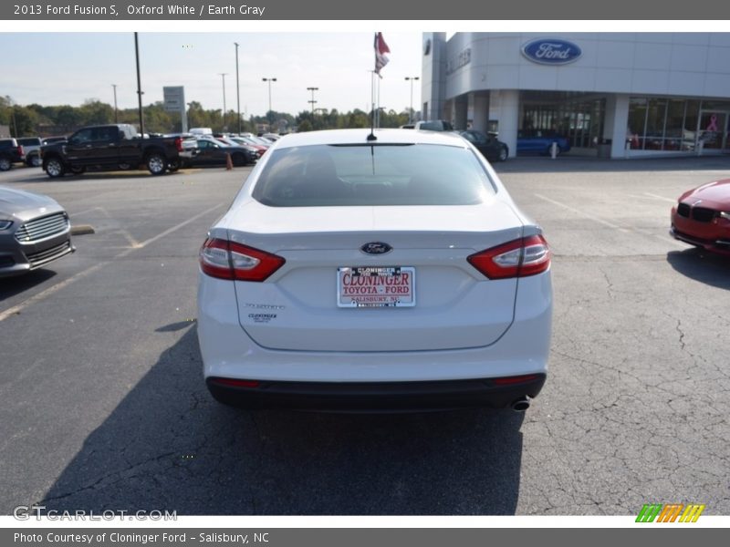 Oxford White / Earth Gray 2013 Ford Fusion S