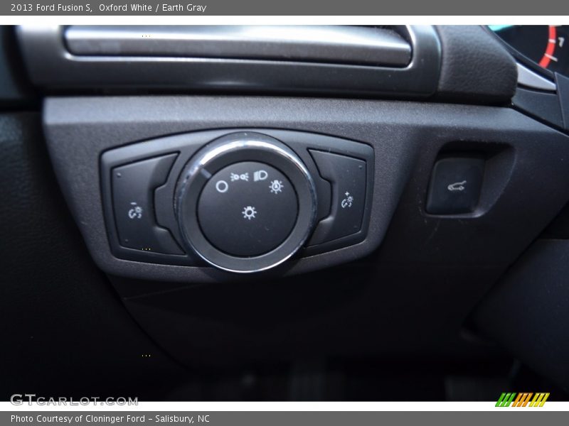Oxford White / Earth Gray 2013 Ford Fusion S