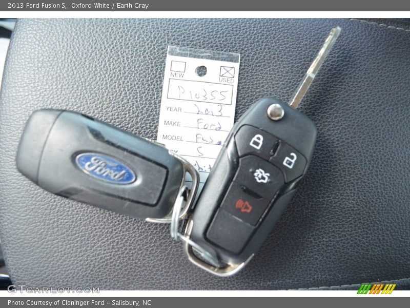 Oxford White / Earth Gray 2013 Ford Fusion S