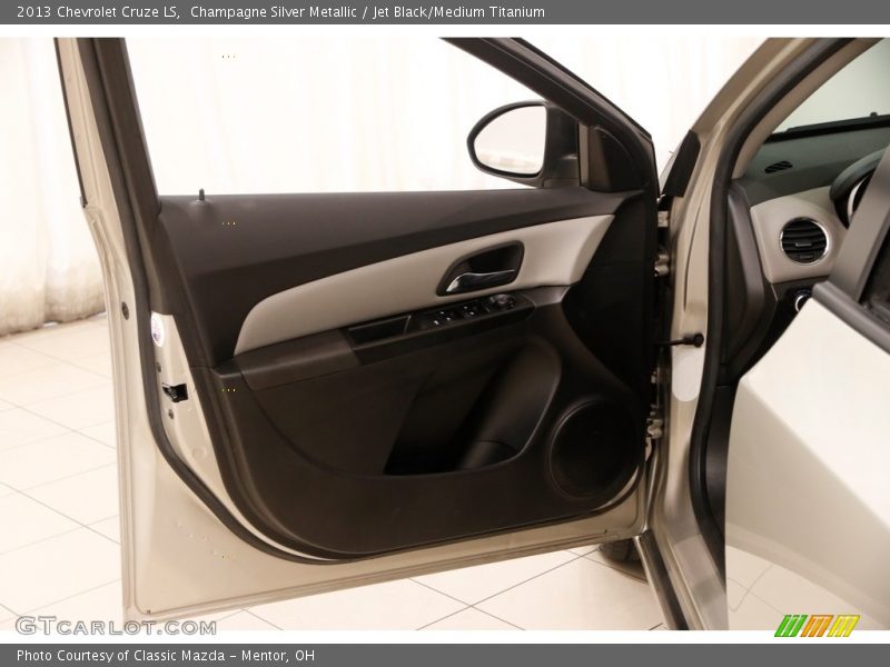 Champagne Silver Metallic / Jet Black/Medium Titanium 2013 Chevrolet Cruze LS