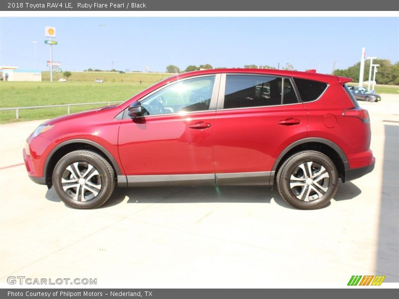 Ruby Flare Pearl / Black 2018 Toyota RAV4 LE