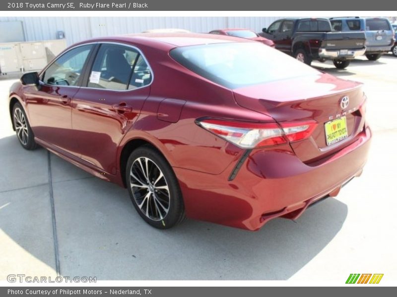 Ruby Flare Pearl / Black 2018 Toyota Camry SE