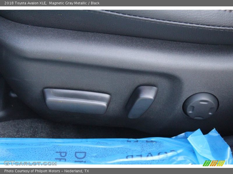 Magnetic Gray Metallic / Black 2018 Toyota Avalon XLE