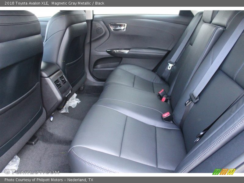 Magnetic Gray Metallic / Black 2018 Toyota Avalon XLE