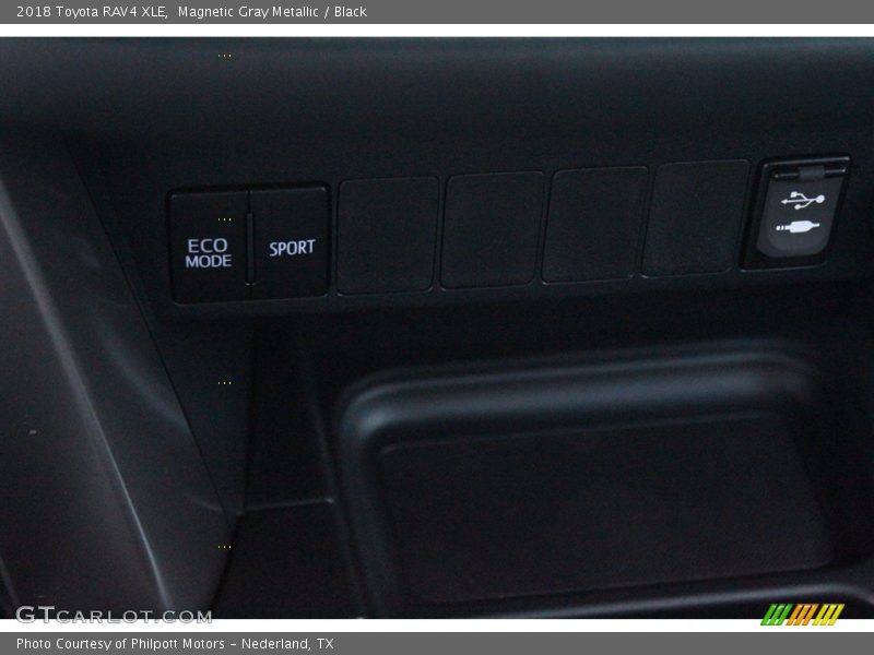 Magnetic Gray Metallic / Black 2018 Toyota RAV4 XLE