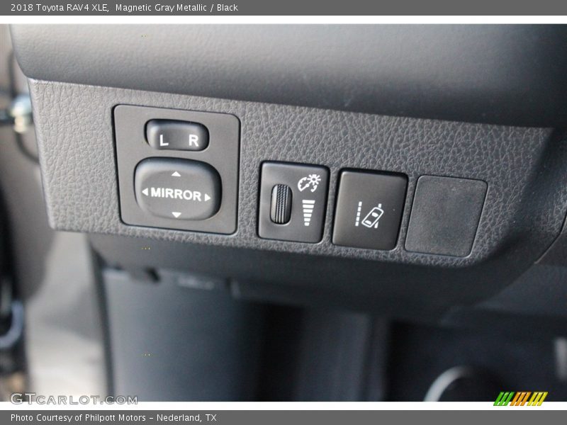 Magnetic Gray Metallic / Black 2018 Toyota RAV4 XLE