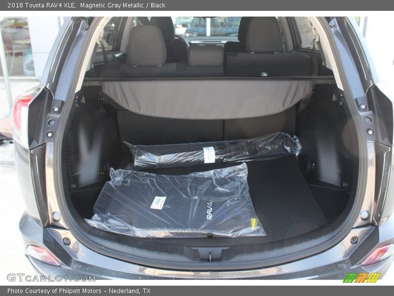 Magnetic Gray Metallic / Black 2018 Toyota RAV4 XLE