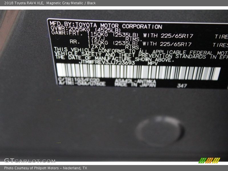 Magnetic Gray Metallic / Black 2018 Toyota RAV4 XLE