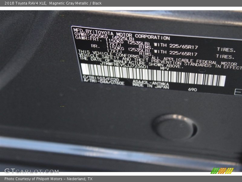 Magnetic Gray Metallic / Black 2018 Toyota RAV4 XLE