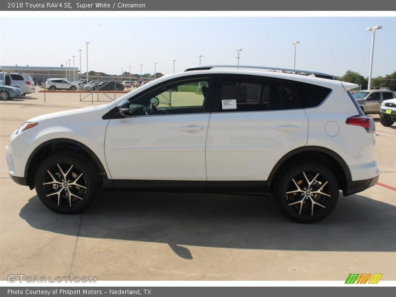 Super White / Cinnamon 2018 Toyota RAV4 SE