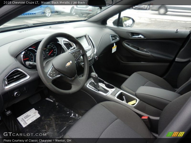 Mosaic Black Metallic / Jet Black 2018 Chevrolet Cruze LT