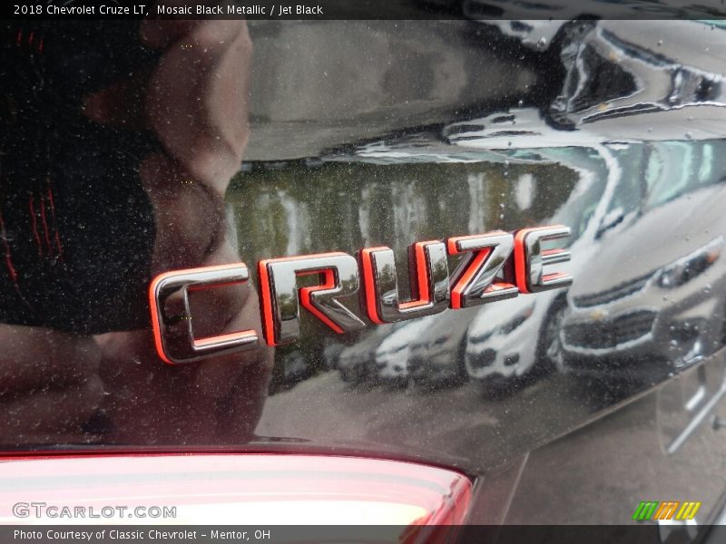 Mosaic Black Metallic / Jet Black 2018 Chevrolet Cruze LT