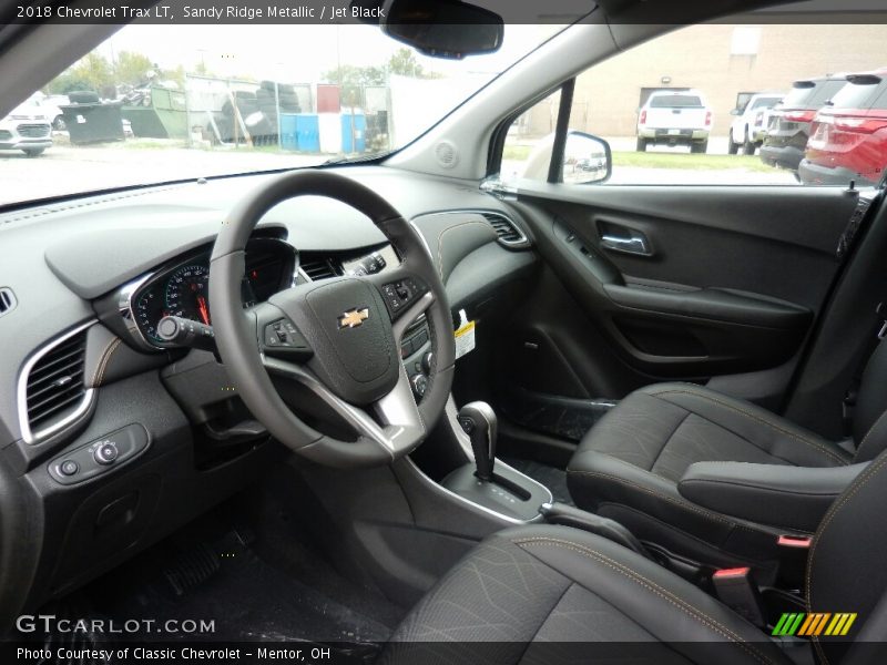 Sandy Ridge Metallic / Jet Black 2018 Chevrolet Trax LT