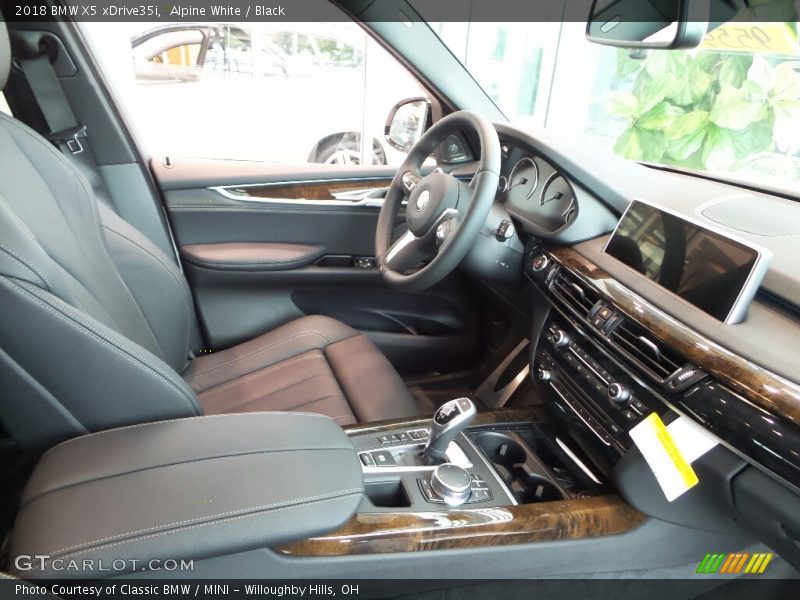 Alpine White / Black 2018 BMW X5 xDrive35i