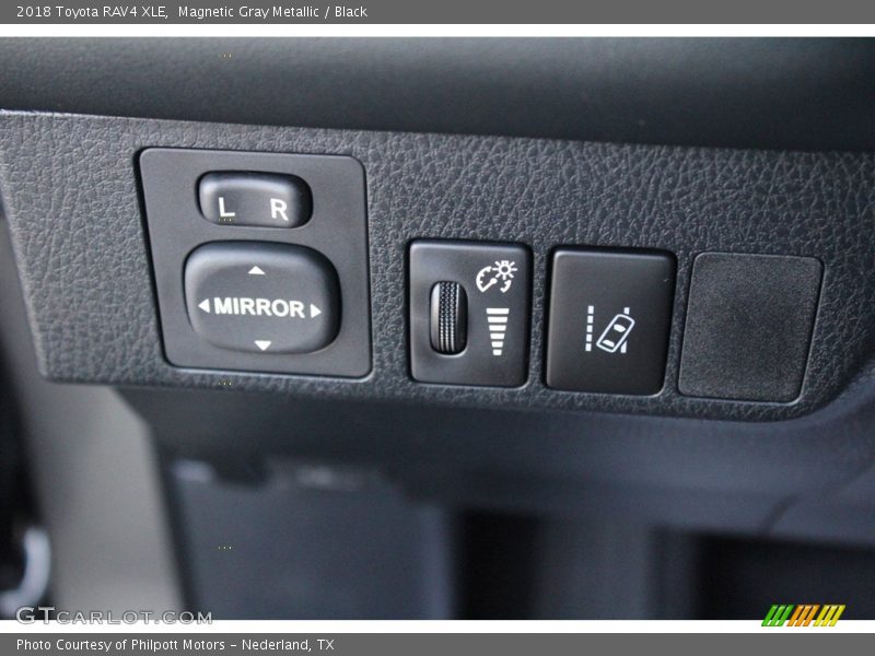 Magnetic Gray Metallic / Black 2018 Toyota RAV4 XLE