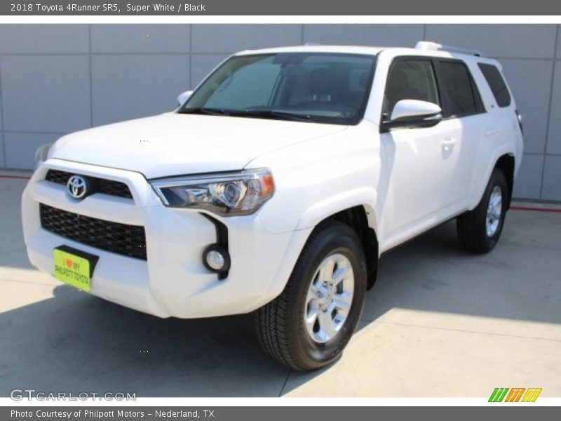 Super White / Black 2018 Toyota 4Runner SR5