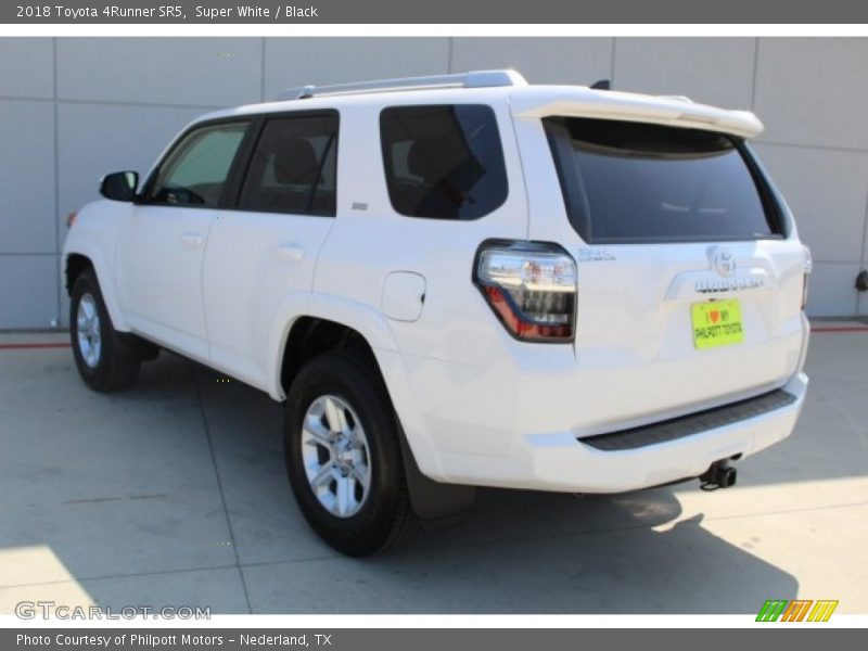 Super White / Black 2018 Toyota 4Runner SR5