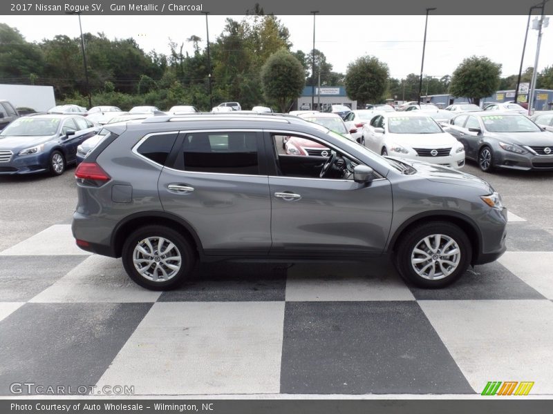 Gun Metallic / Charcoal 2017 Nissan Rogue SV
