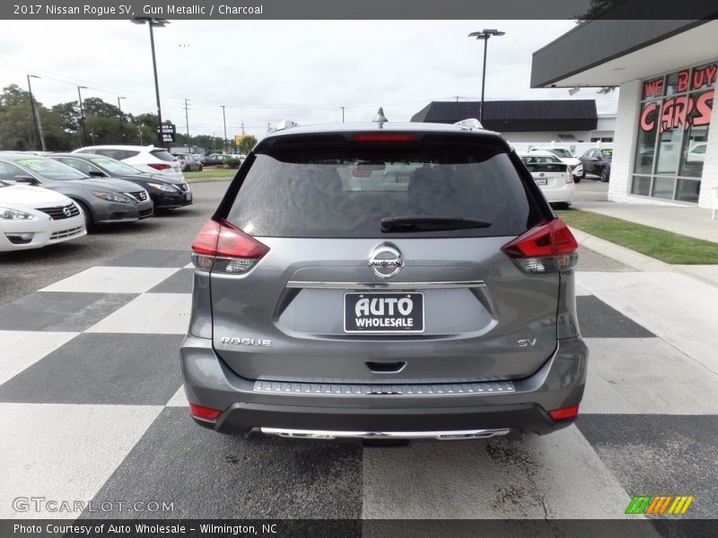 Gun Metallic / Charcoal 2017 Nissan Rogue SV