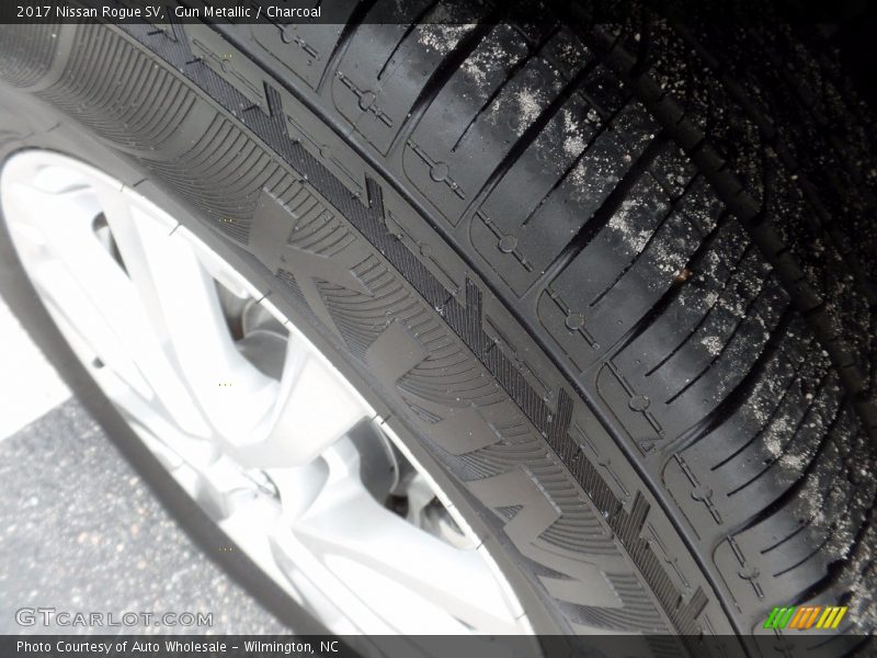 Gun Metallic / Charcoal 2017 Nissan Rogue SV