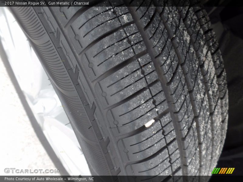 Gun Metallic / Charcoal 2017 Nissan Rogue SV