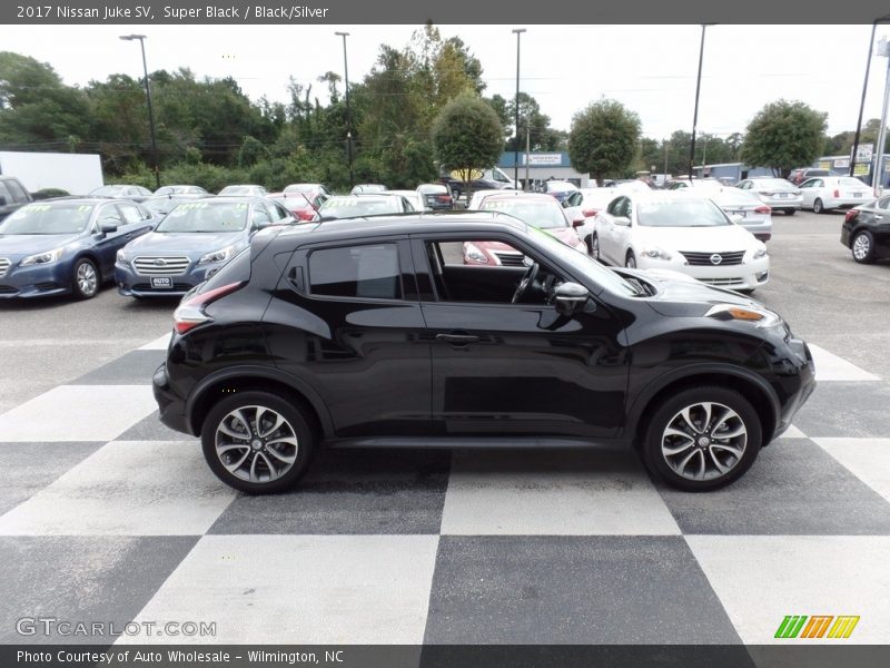 Super Black / Black/Silver 2017 Nissan Juke SV
