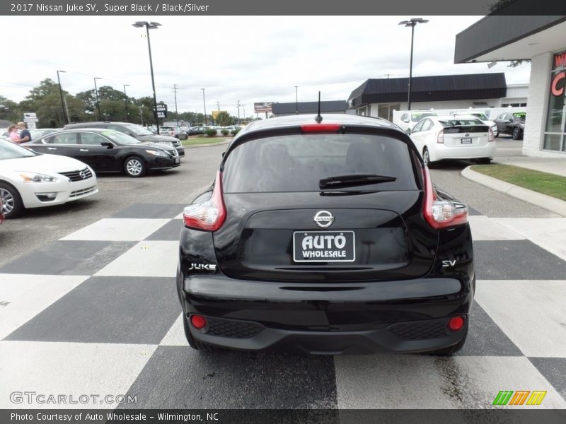 Super Black / Black/Silver 2017 Nissan Juke SV