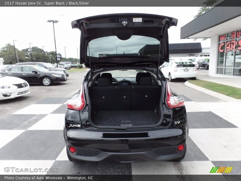 Super Black / Black/Silver 2017 Nissan Juke SV