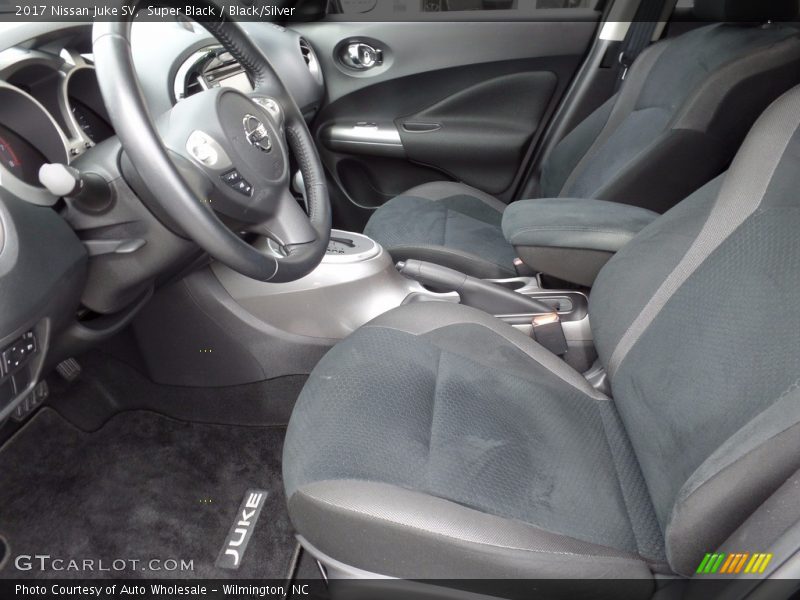 Super Black / Black/Silver 2017 Nissan Juke SV