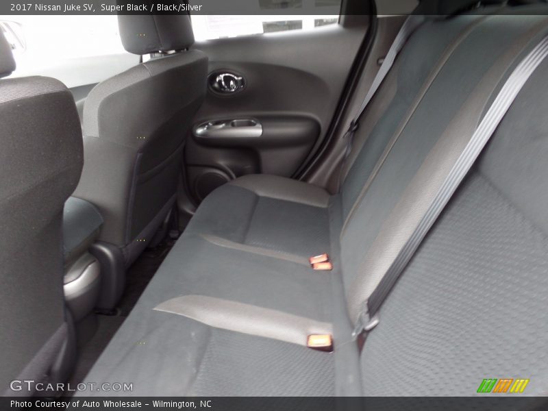 Super Black / Black/Silver 2017 Nissan Juke SV