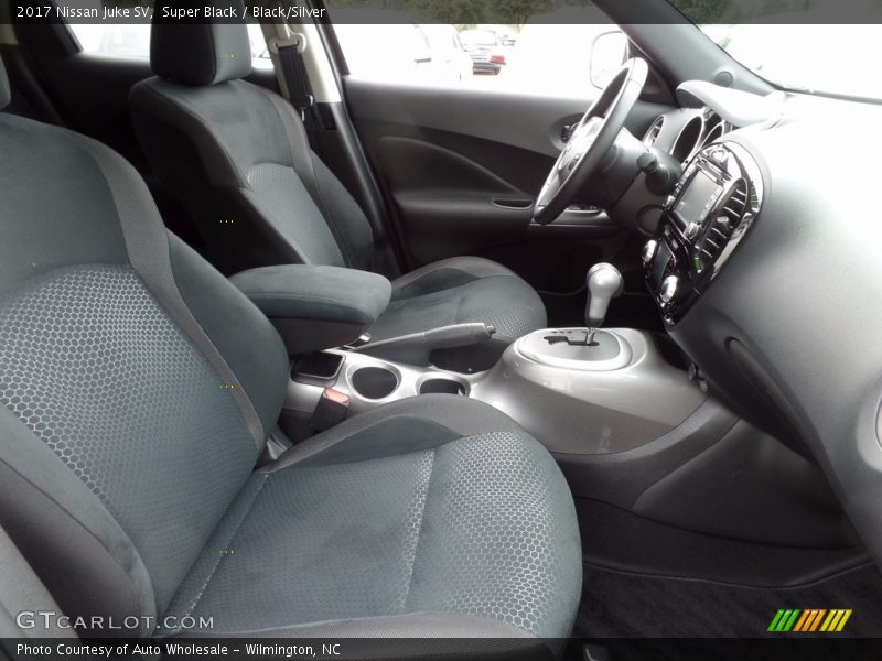 Super Black / Black/Silver 2017 Nissan Juke SV
