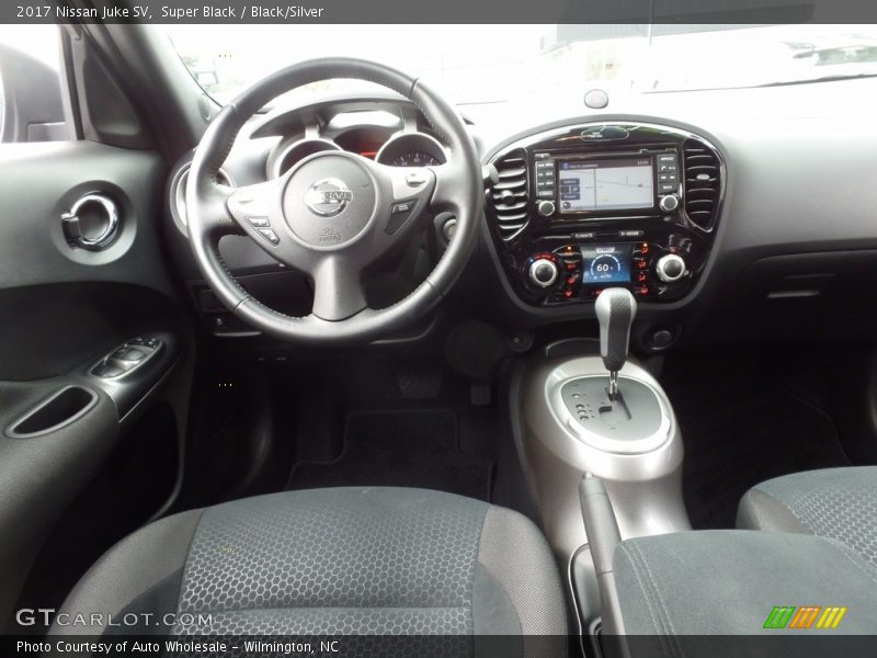 Super Black / Black/Silver 2017 Nissan Juke SV