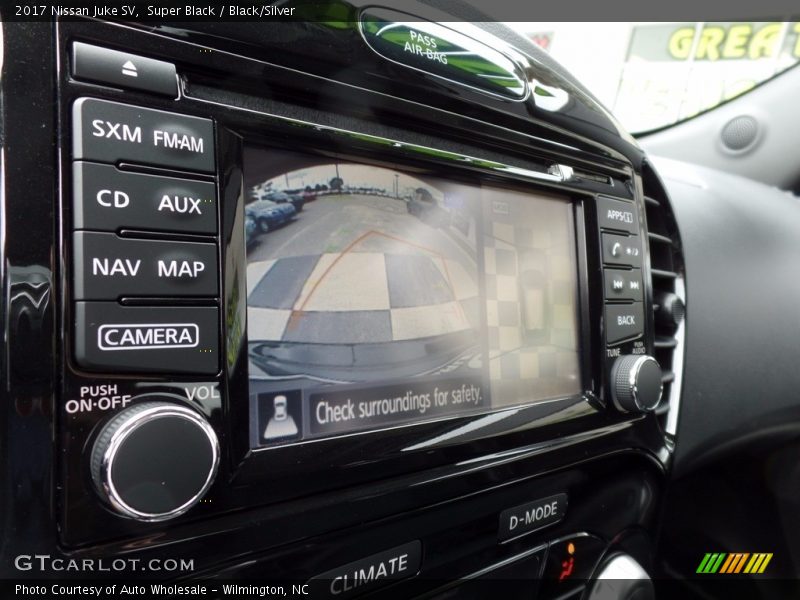 Super Black / Black/Silver 2017 Nissan Juke SV