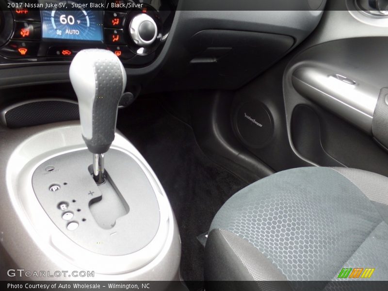 Super Black / Black/Silver 2017 Nissan Juke SV