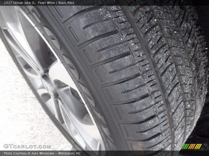 Pearl White / Black/Red 2017 Nissan Juke SL