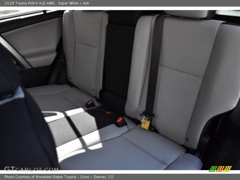 Super White / Ash 2018 Toyota RAV4 XLE AWD