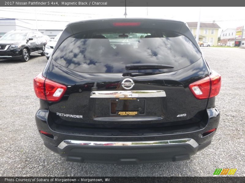 Magnetic Black / Charcoal 2017 Nissan Pathfinder S 4x4