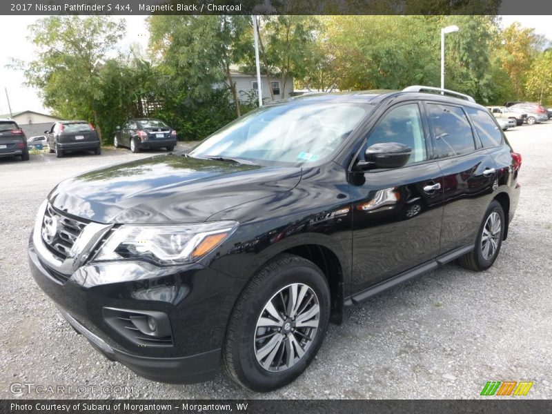 Magnetic Black / Charcoal 2017 Nissan Pathfinder S 4x4