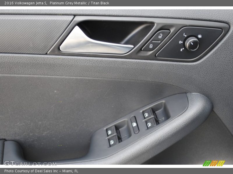 Platinum Grey Metallic / Titan Black 2016 Volkswagen Jetta S