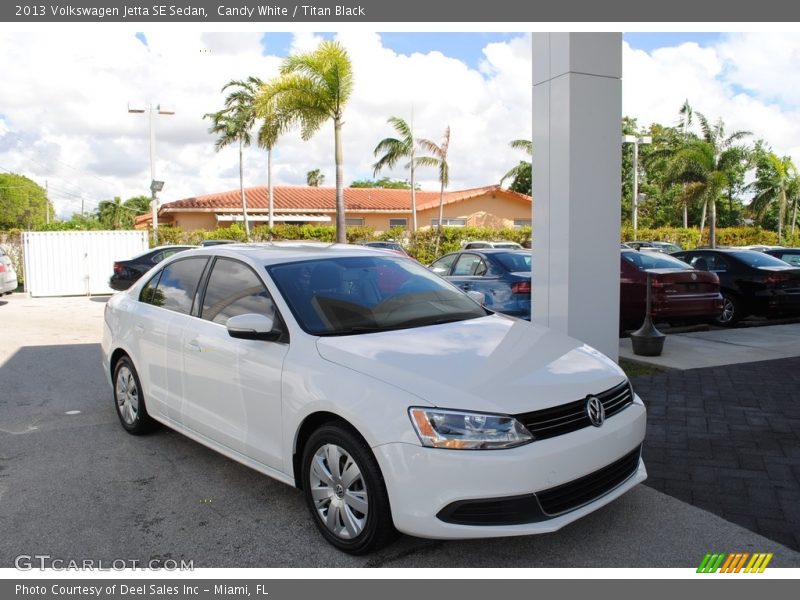 Candy White / Titan Black 2013 Volkswagen Jetta SE Sedan