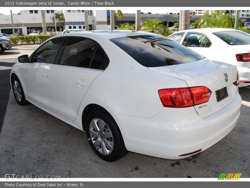 Candy White / Titan Black 2013 Volkswagen Jetta SE Sedan