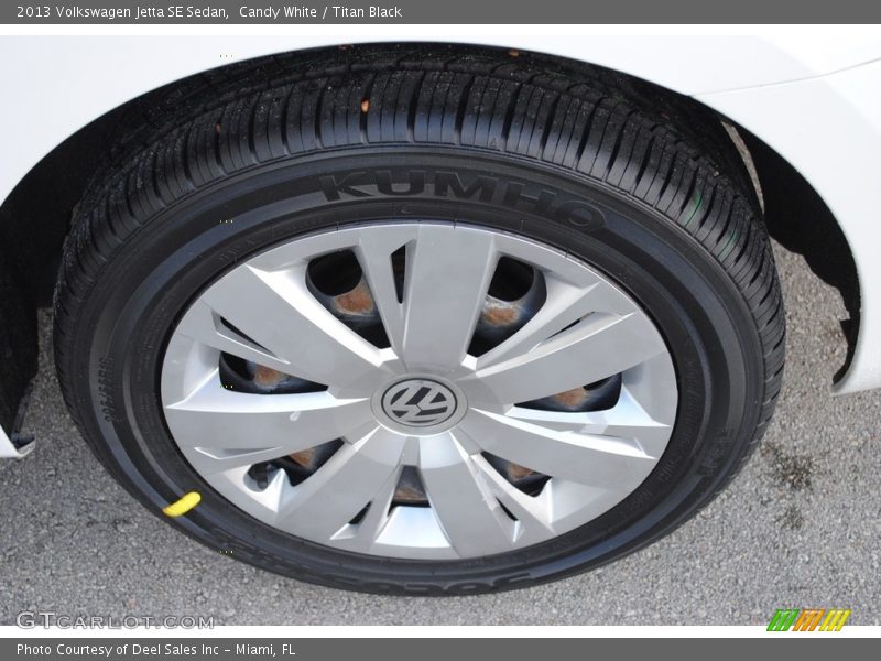Candy White / Titan Black 2013 Volkswagen Jetta SE Sedan
