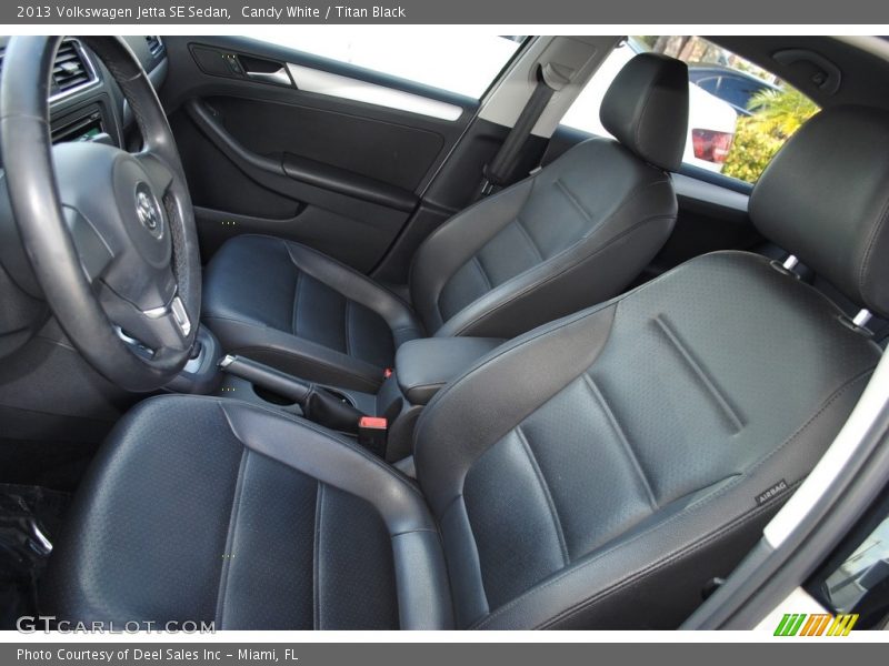 Candy White / Titan Black 2013 Volkswagen Jetta SE Sedan