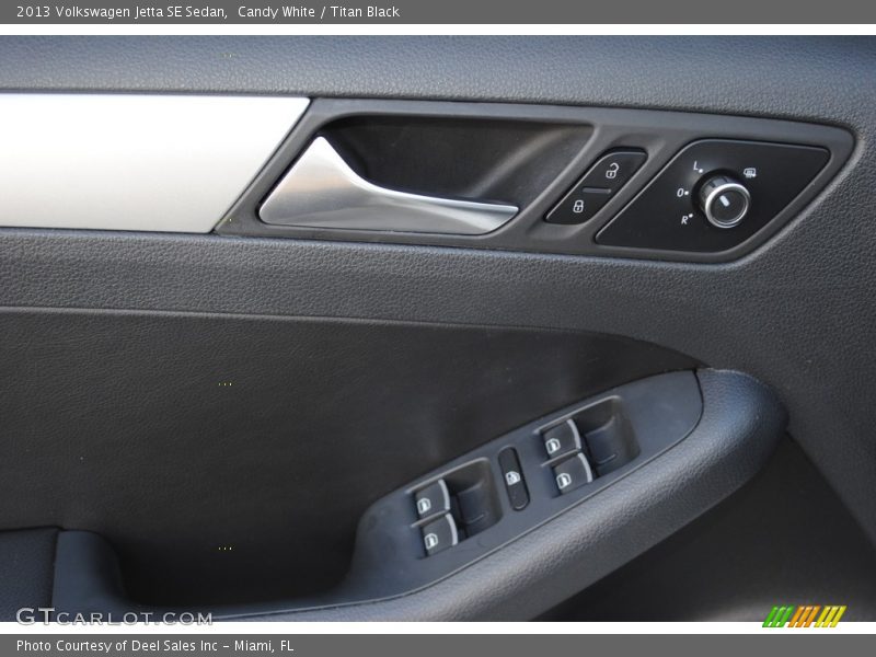 Candy White / Titan Black 2013 Volkswagen Jetta SE Sedan
