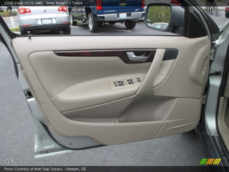 Silver Metallic / Taupe 2005 Volvo XC70 AWD