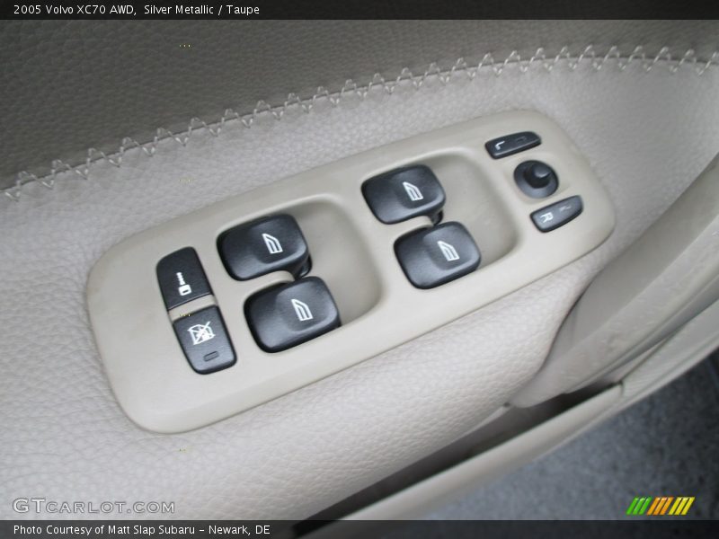 Silver Metallic / Taupe 2005 Volvo XC70 AWD