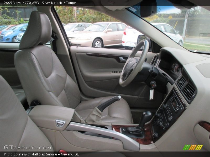 Silver Metallic / Taupe 2005 Volvo XC70 AWD