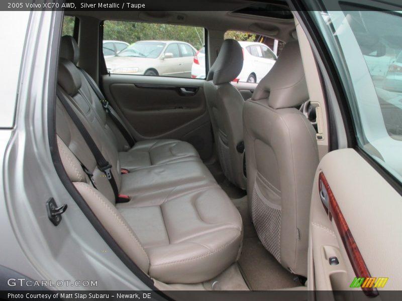 Silver Metallic / Taupe 2005 Volvo XC70 AWD