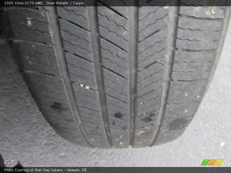 Silver Metallic / Taupe 2005 Volvo XC70 AWD