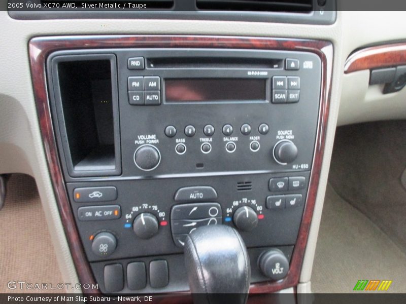 Silver Metallic / Taupe 2005 Volvo XC70 AWD